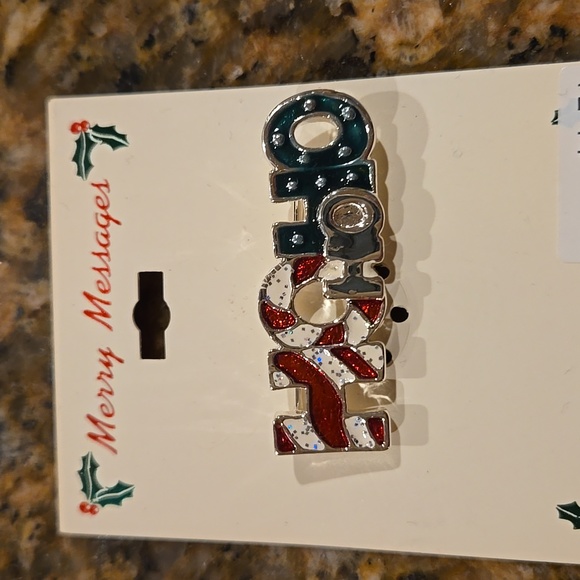Holiday pin - Picture 1 of 1
